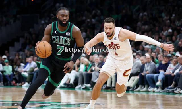 鹈鹕队逆袭取胜尼克斯，霍维尔全场高光表现