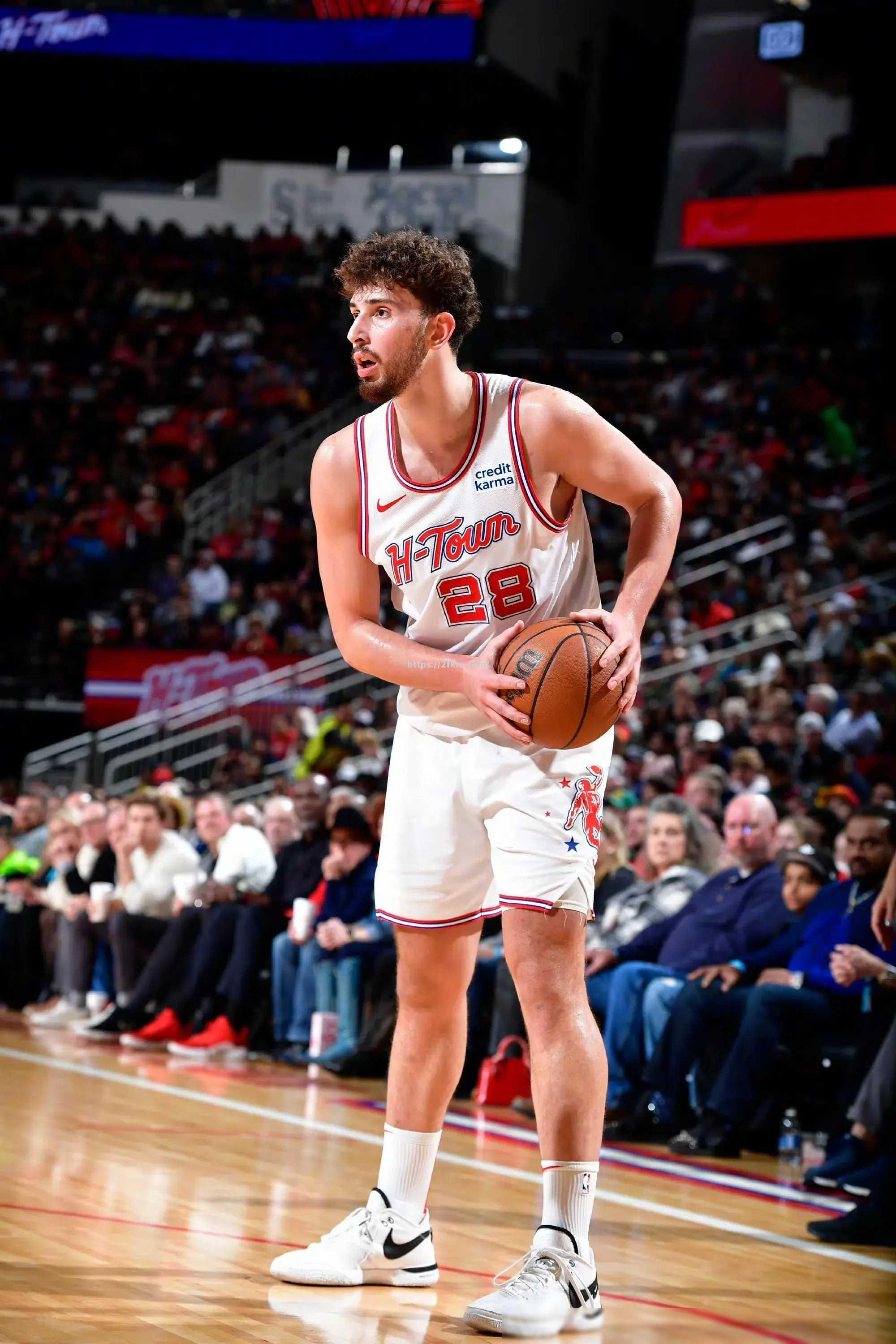 南宫娱乐-火箭队考虑交易，欲引入新内线球员