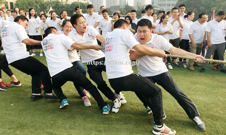 南宫娱乐-球队集体努力冲刺，为胜利拼尽全力！