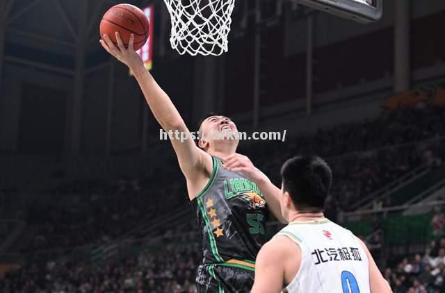 南宫娱乐-上海队惜败北京，势头稍显下滑
