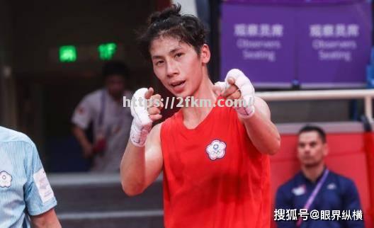 爱尔兰拳击选手斗志昂扬，向胜利迈进