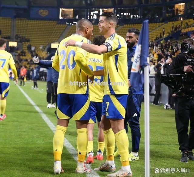 库尔内塞主场逆转胜利，挽救颓势稳固排名